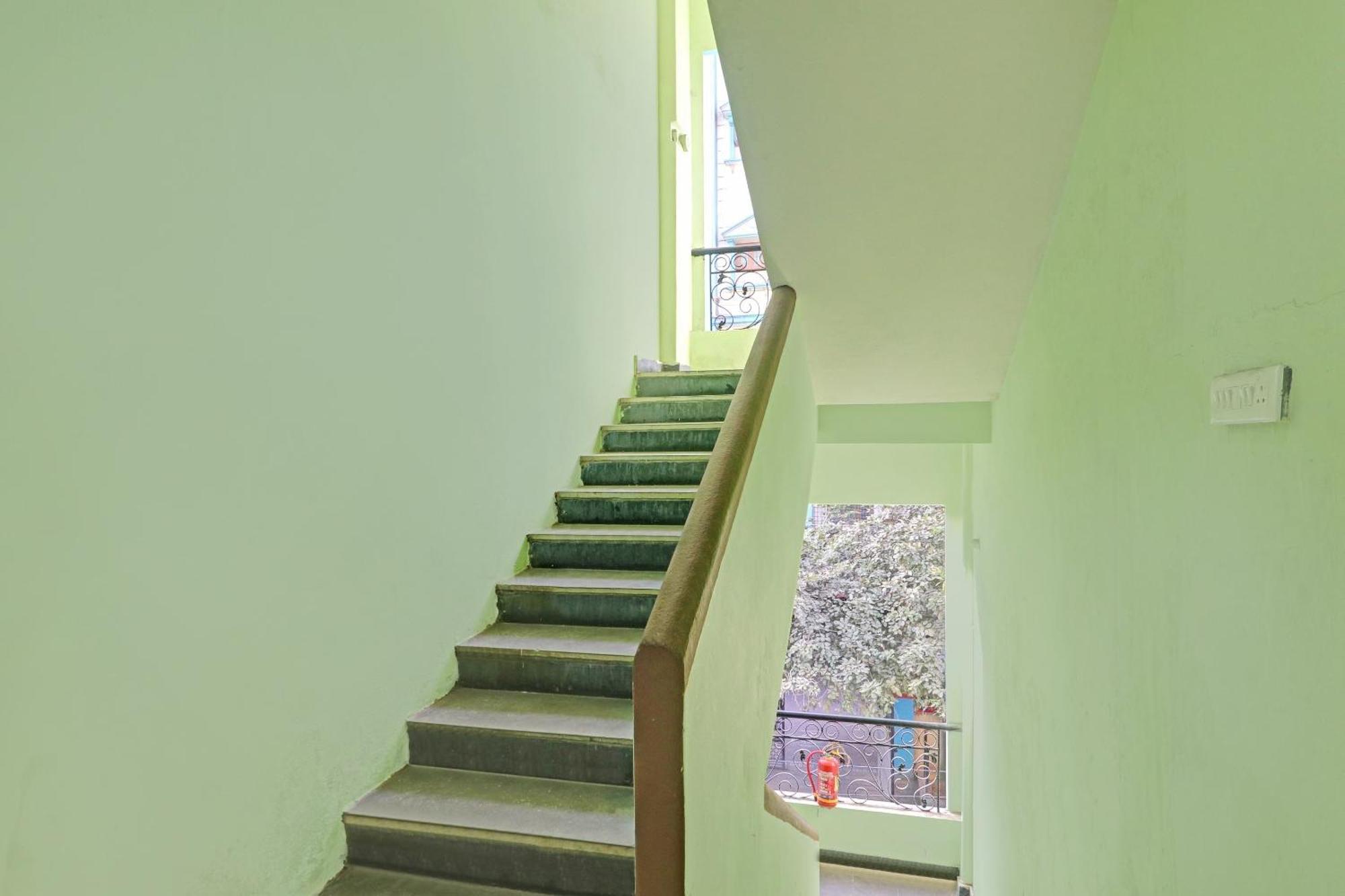 Hotel O Vasista Residency ハイデラバード エクステリア 写真